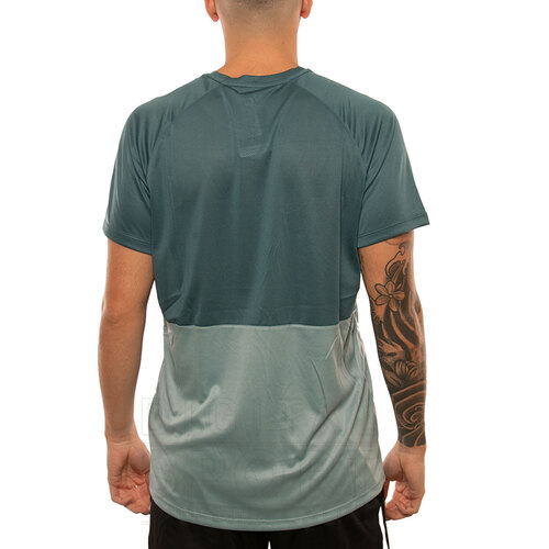 REMERA TRAINING CON RECORTE II